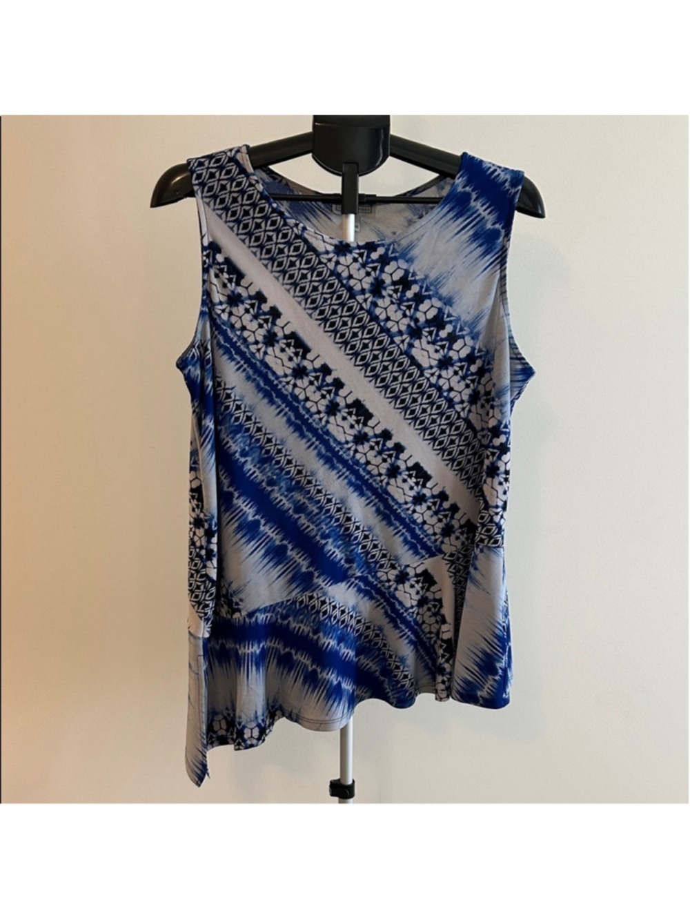 Dana Buchman Blue and White Geometric Tank Top